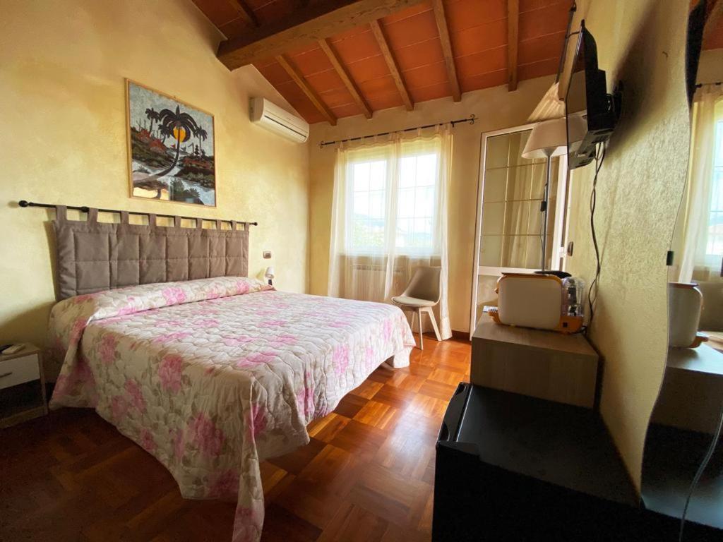 Bed and Breakfast La Madonnina Querceta Exterior foto